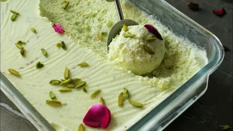بستنی پسته رویال با پسته های آجیلی و شیر بادام